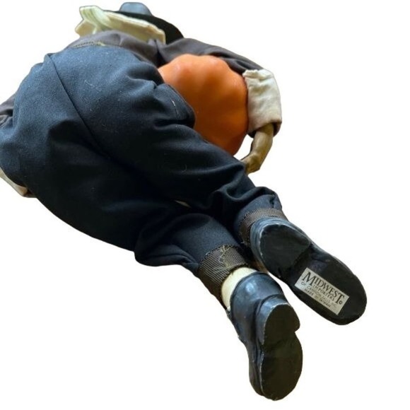 Lynn Haney Holiday Collection Thanksgiving Pilgrim Man Figurine Pumpkin Fall - Picture 3 of 12